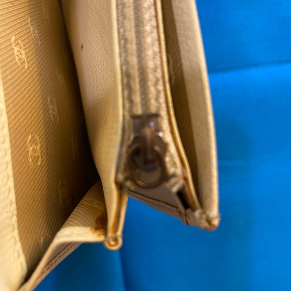 Chanel Folding Wallet in White - Picture 10 of 16